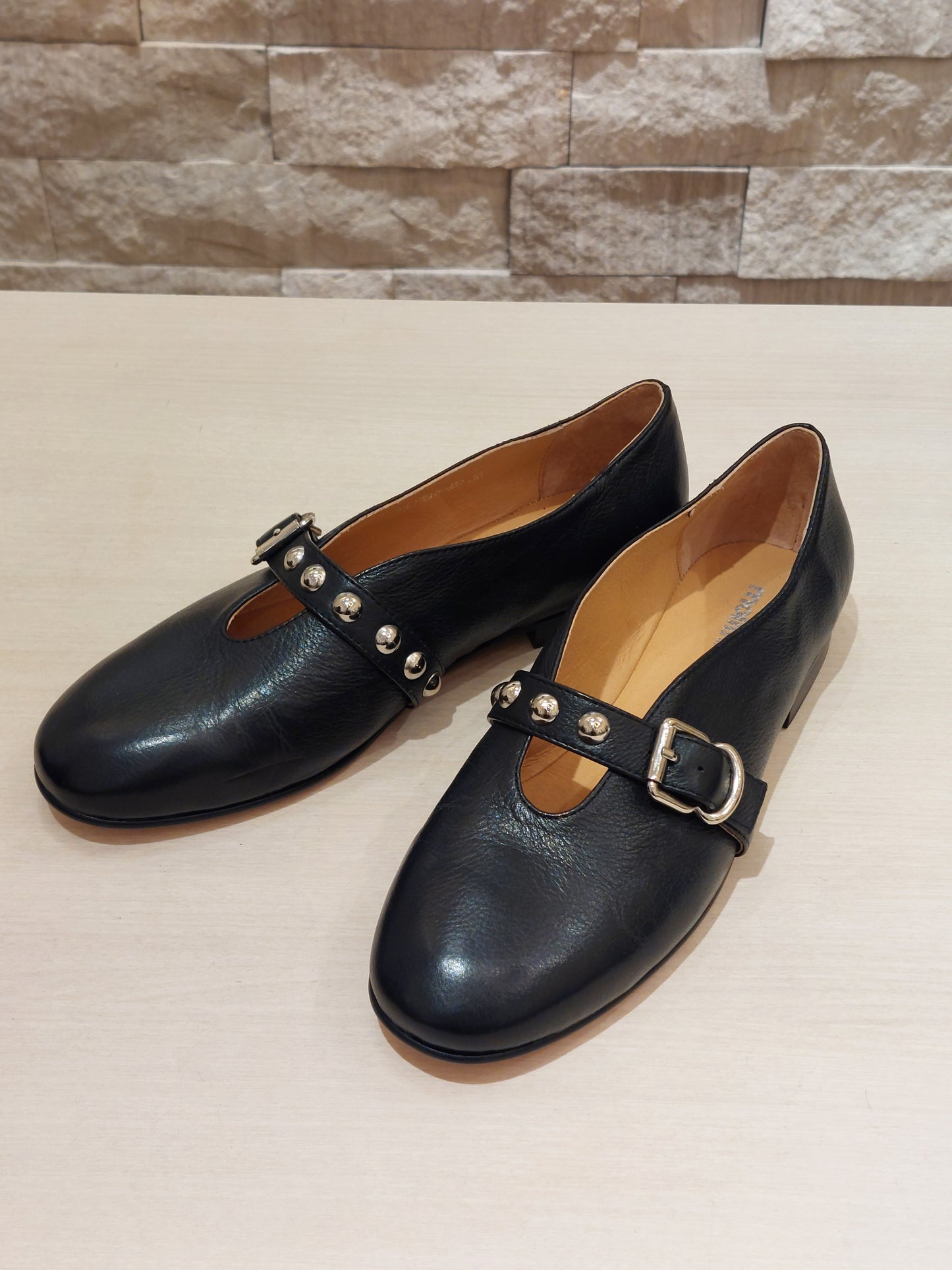 Mollini スタッズストラップシューズ