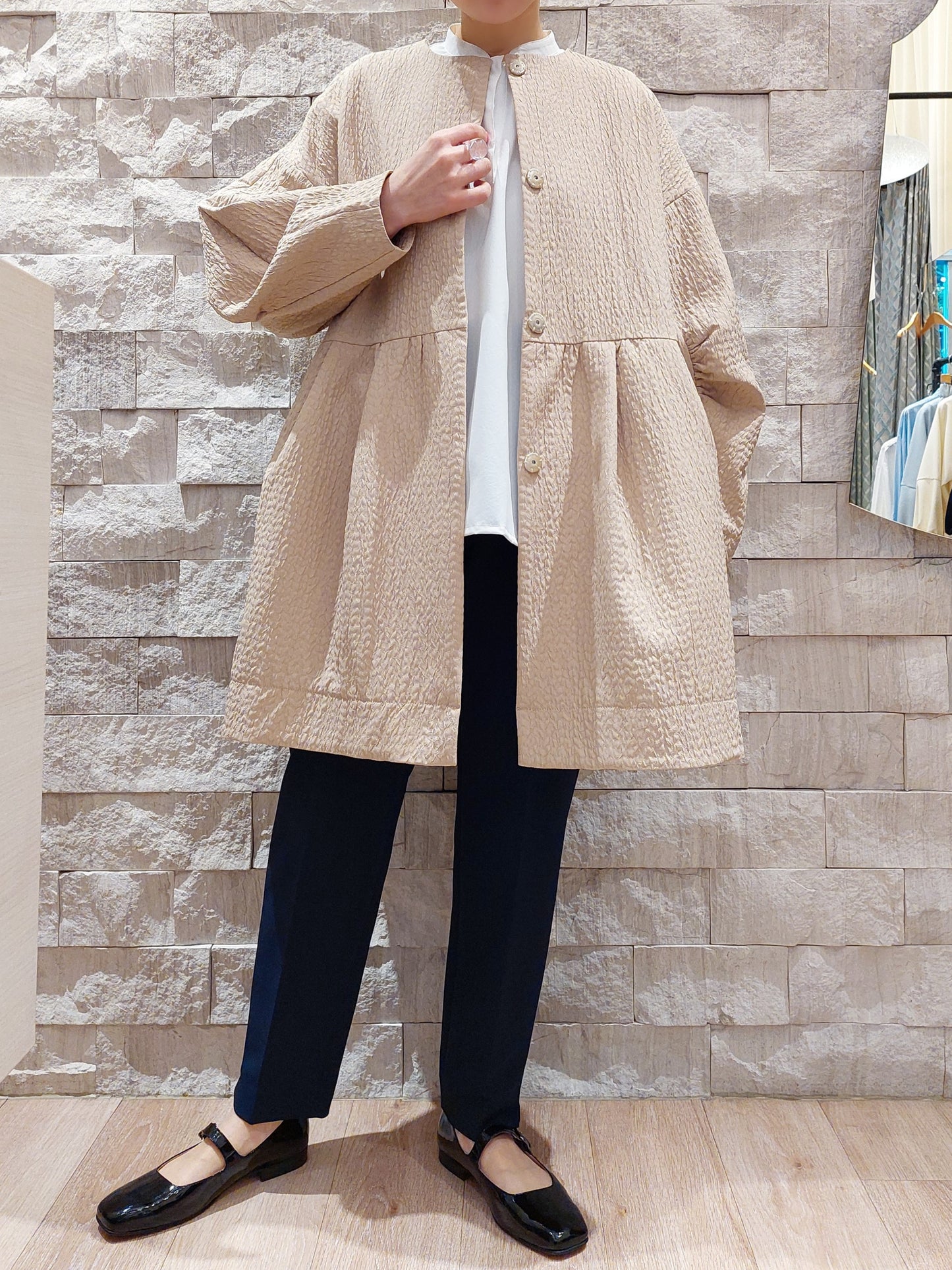 trois フクレジャガードノーカラーペプラムコート