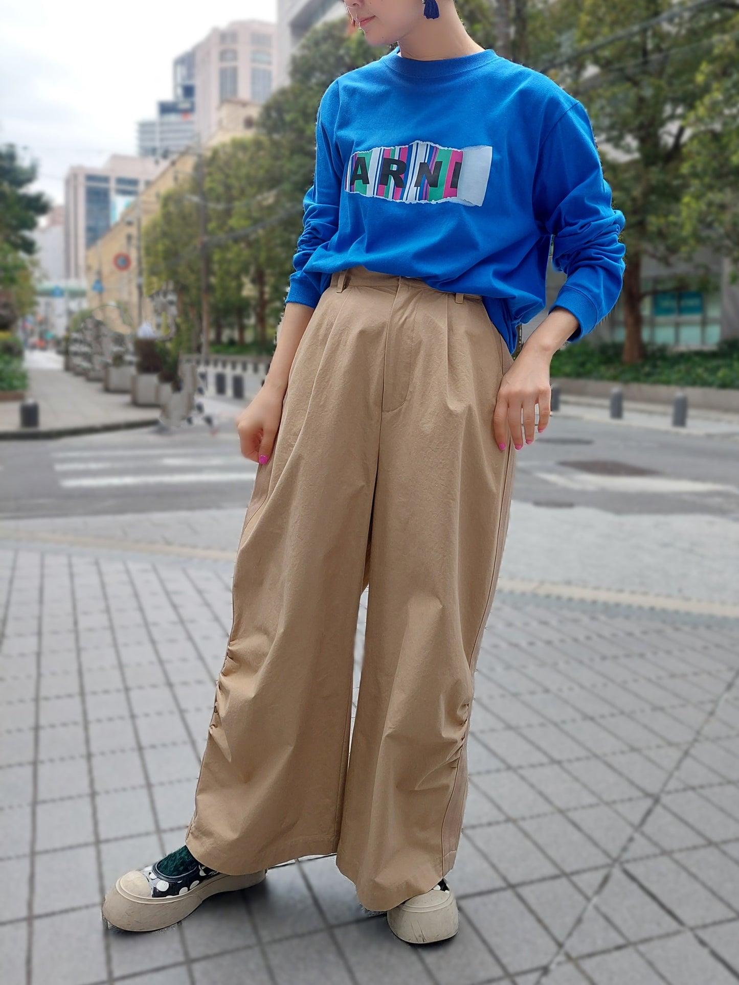 クルーネックパロディーTシャツ長袖