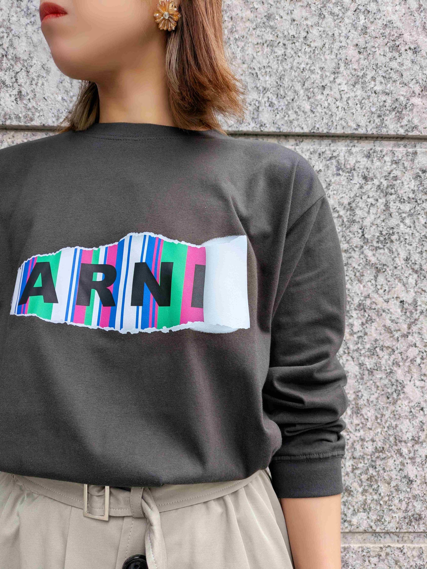 クルーネックパロディーTシャツ長袖