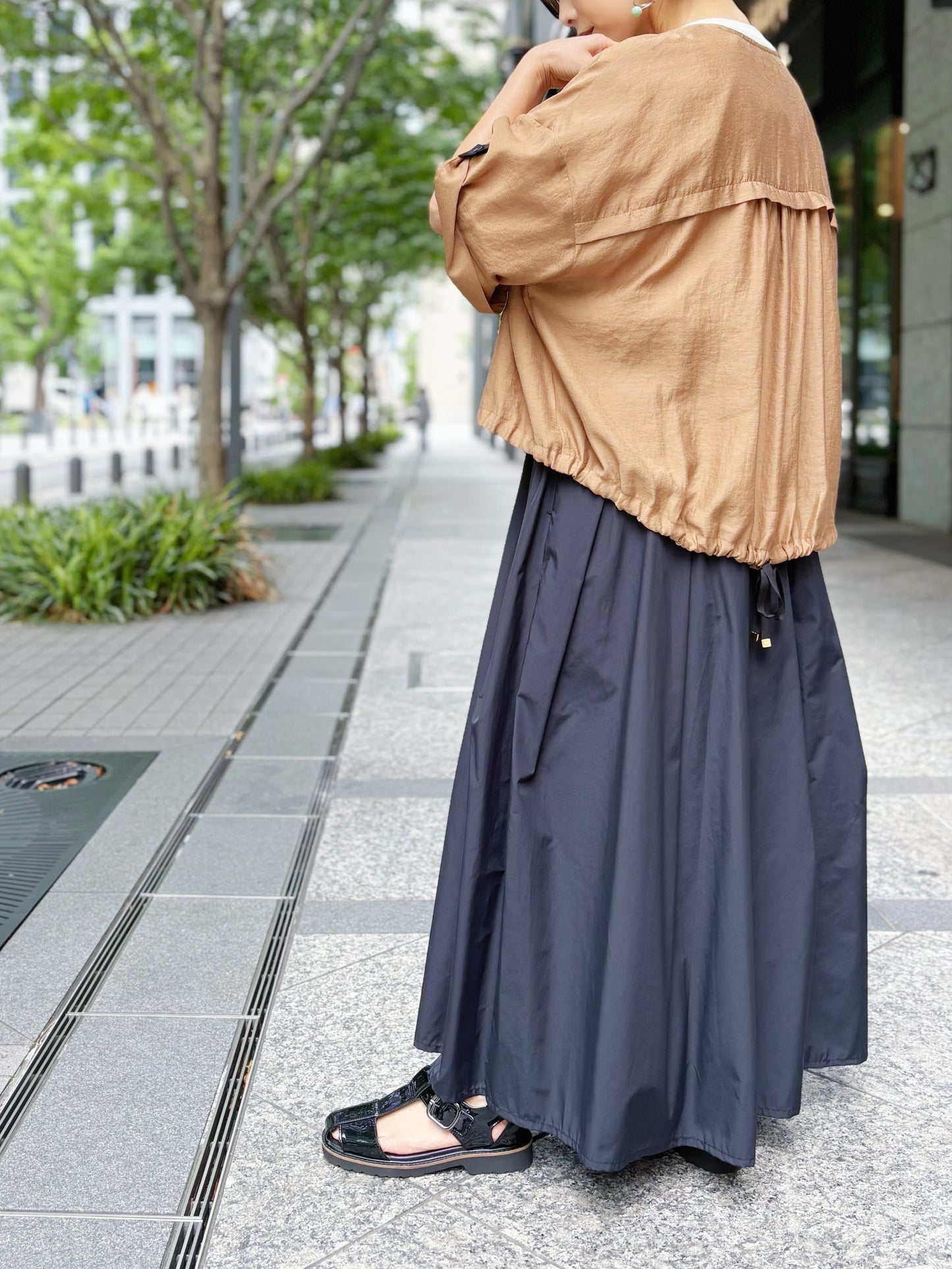 trois シアーマットサテンノーカラーシャツジャケット