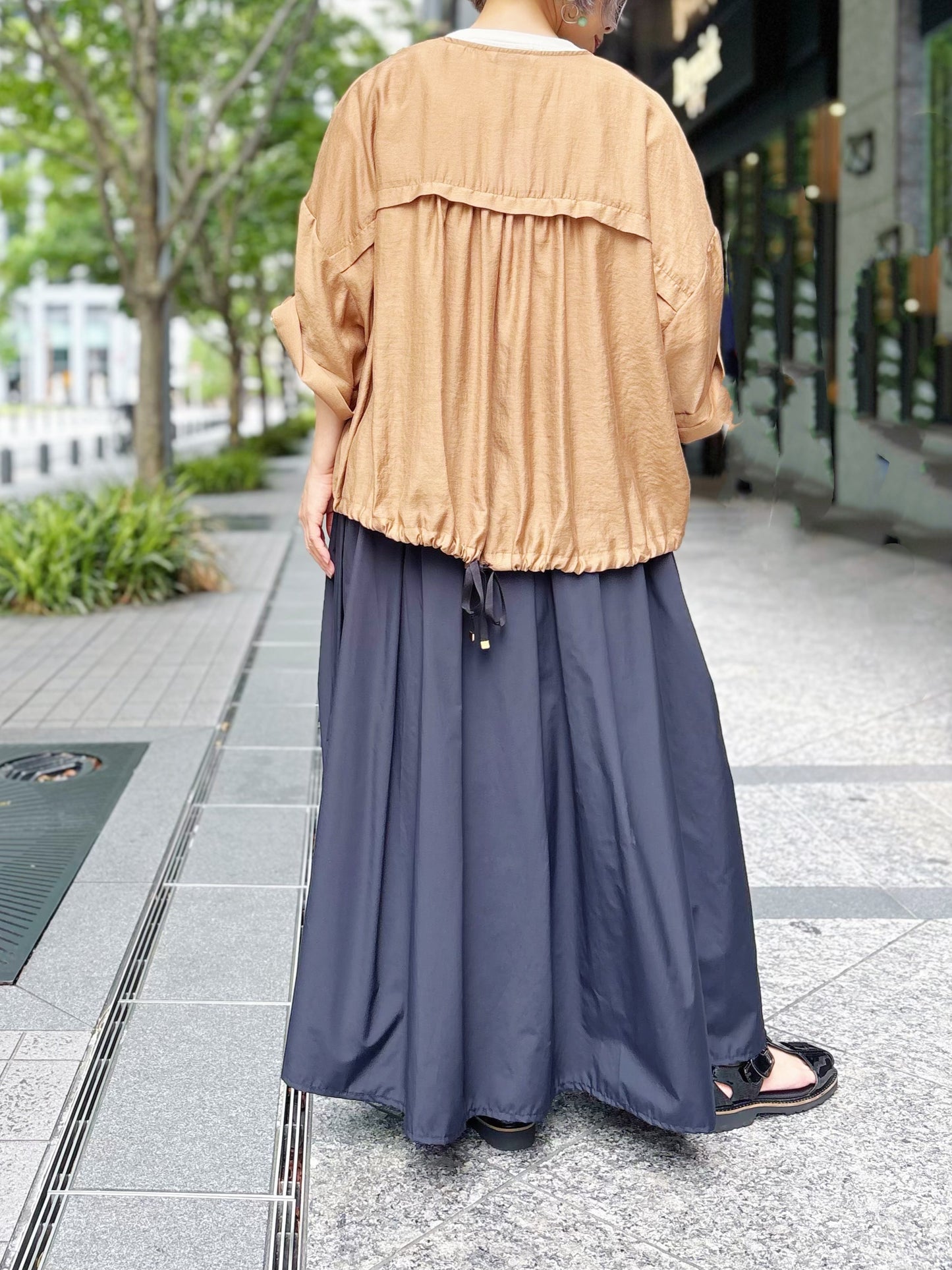 trois シアーマットサテンノーカラーシャツジャケット