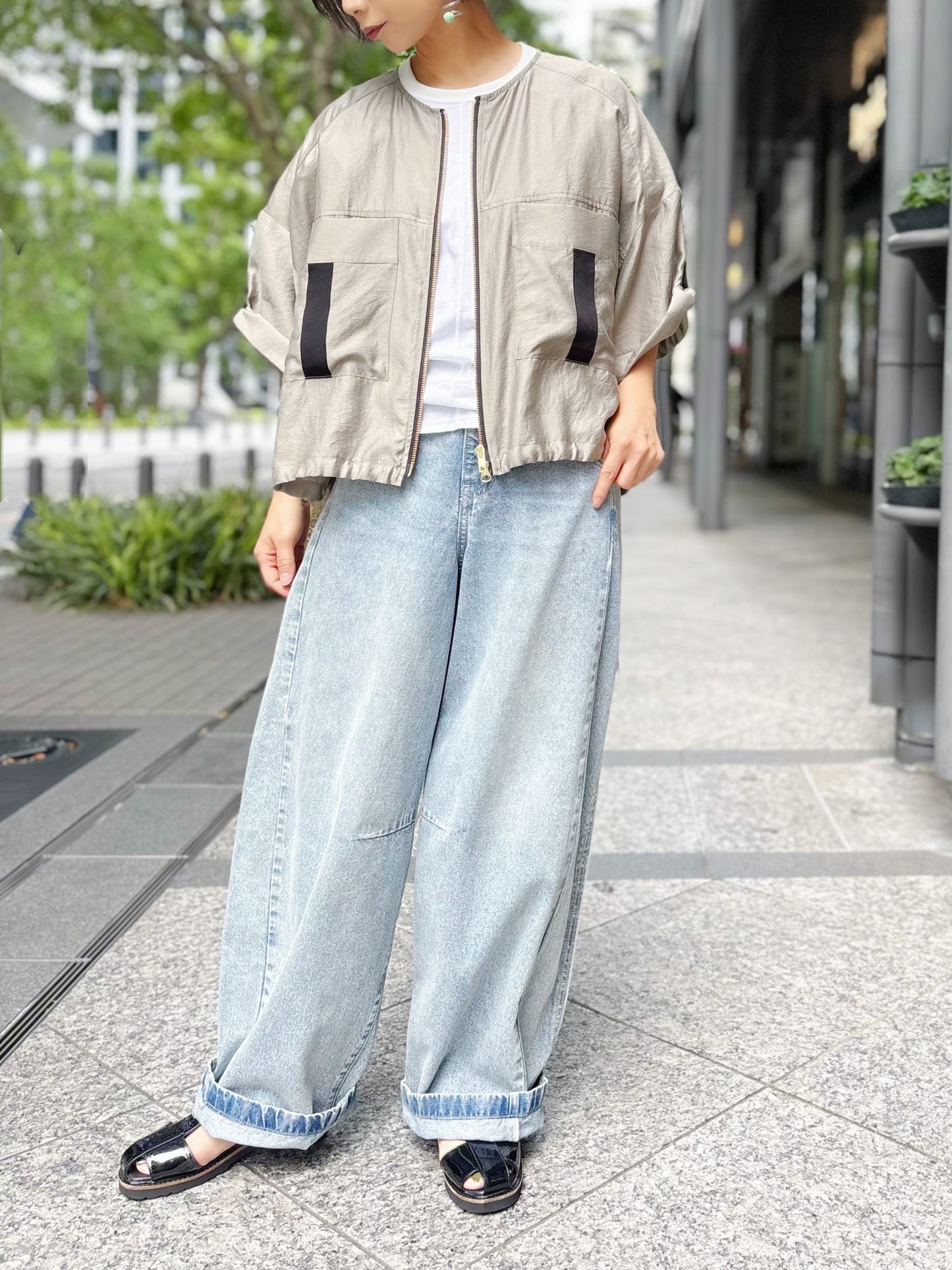 trois シアーマットサテンノーカラーシャツジャケット