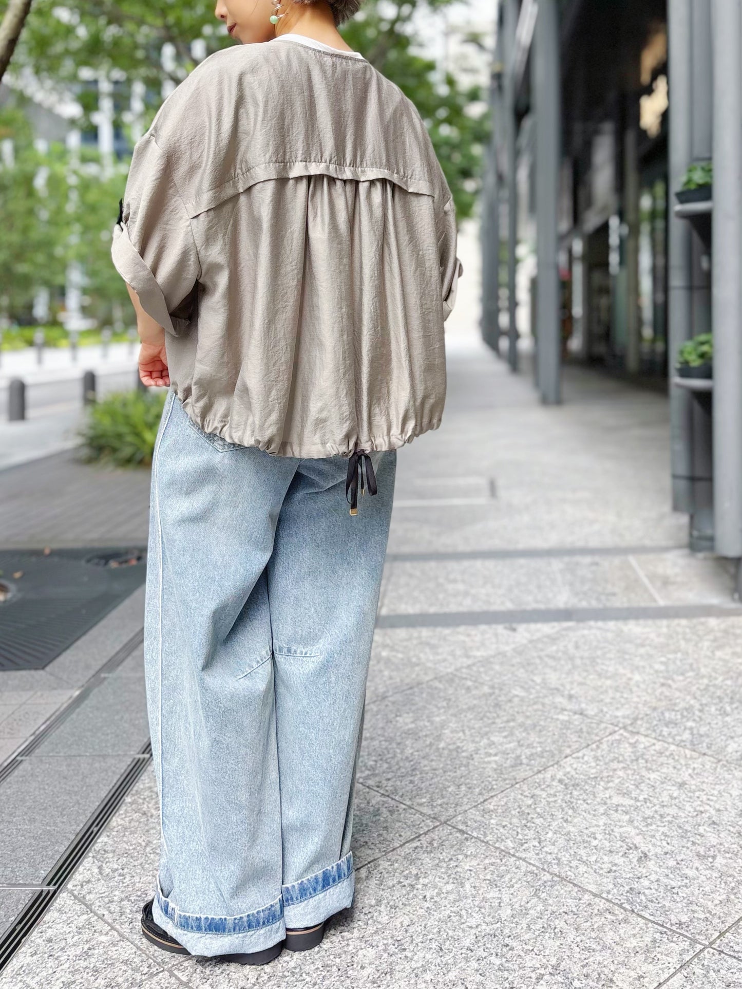 trois シアーマットサテンノーカラーシャツジャケット