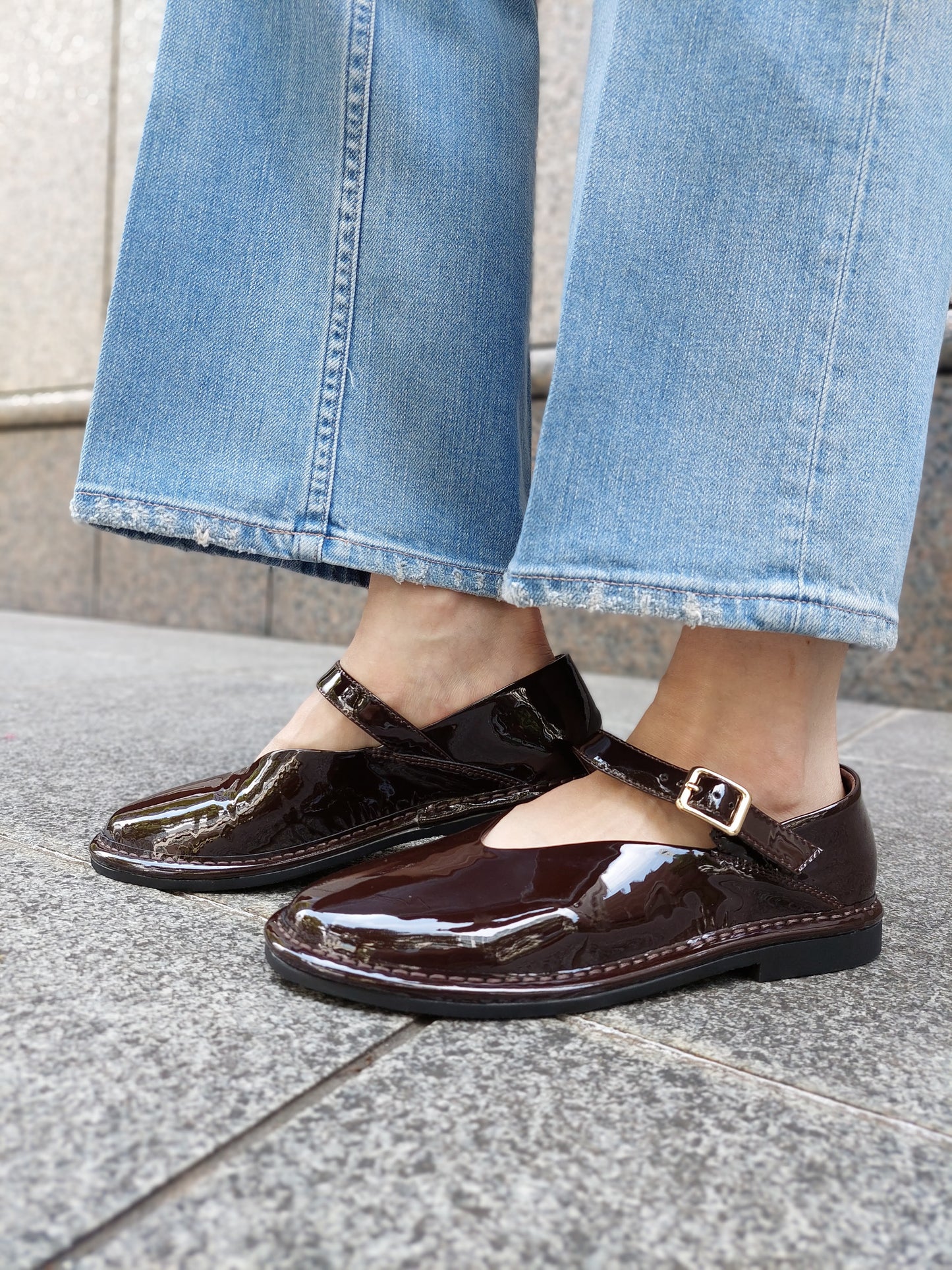Mollini パテントVカットメリージェーン