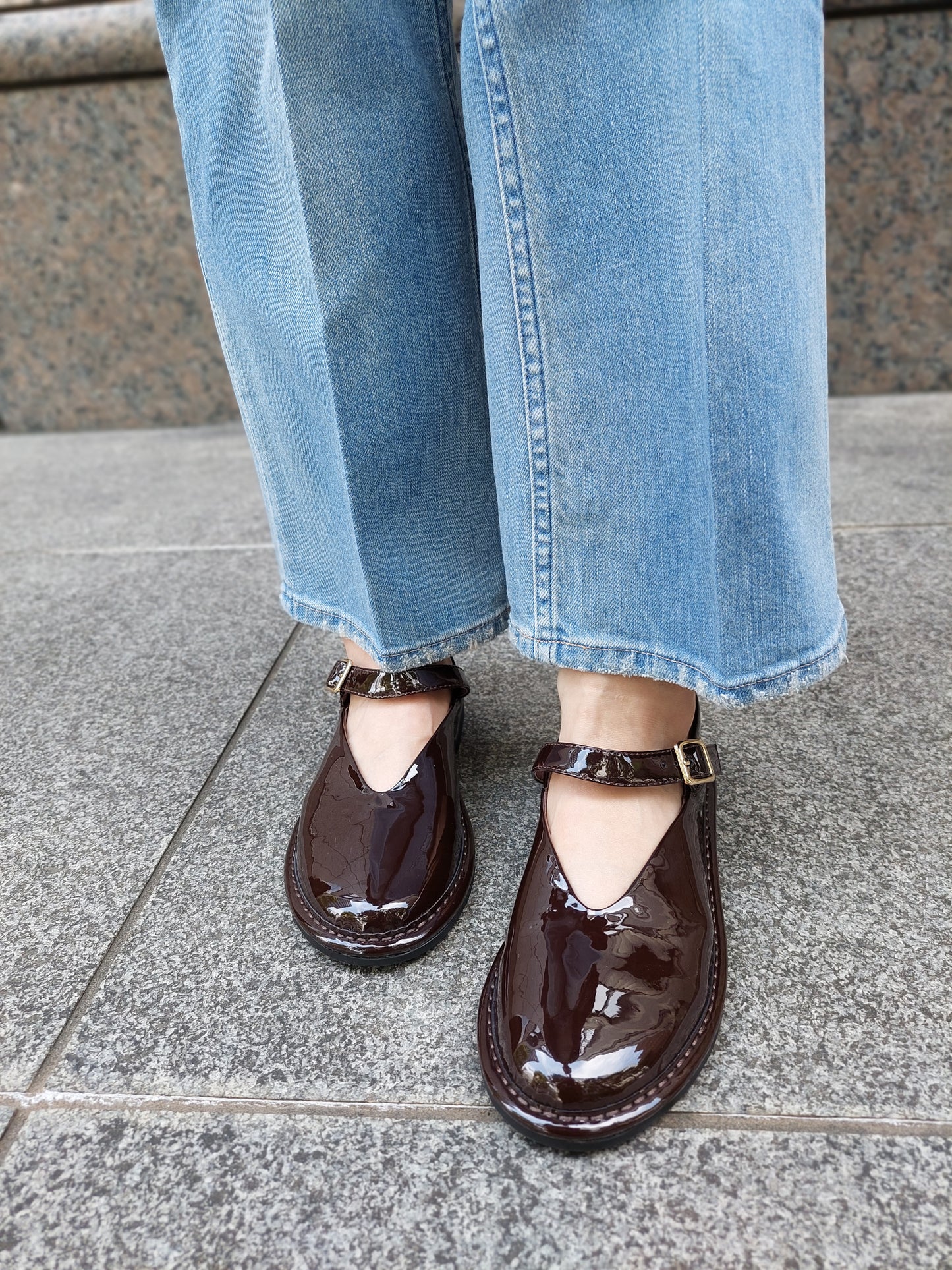 Mollini パテントVカットメリージェーン