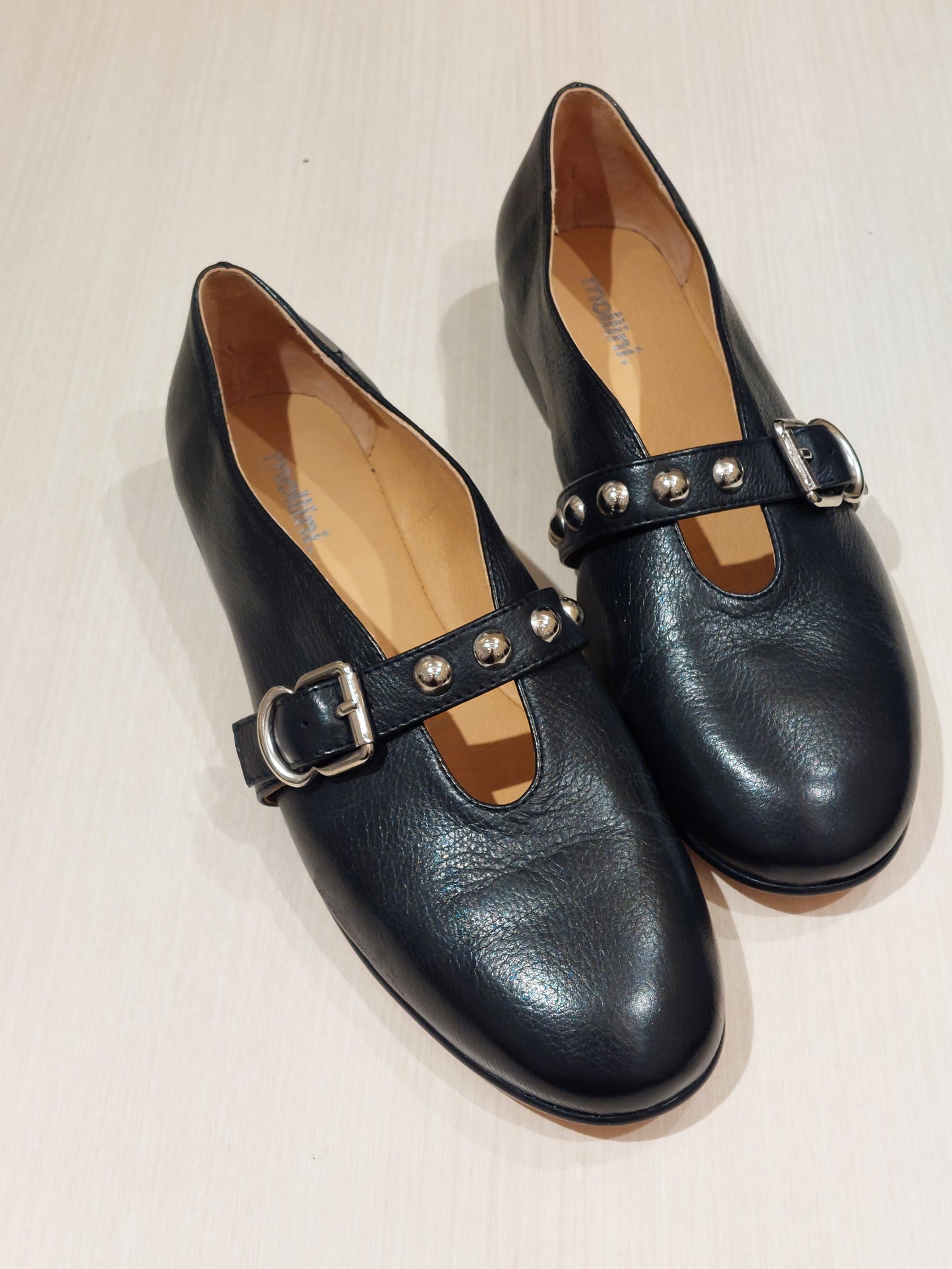 Mollini　スタッズストラップシューズ
