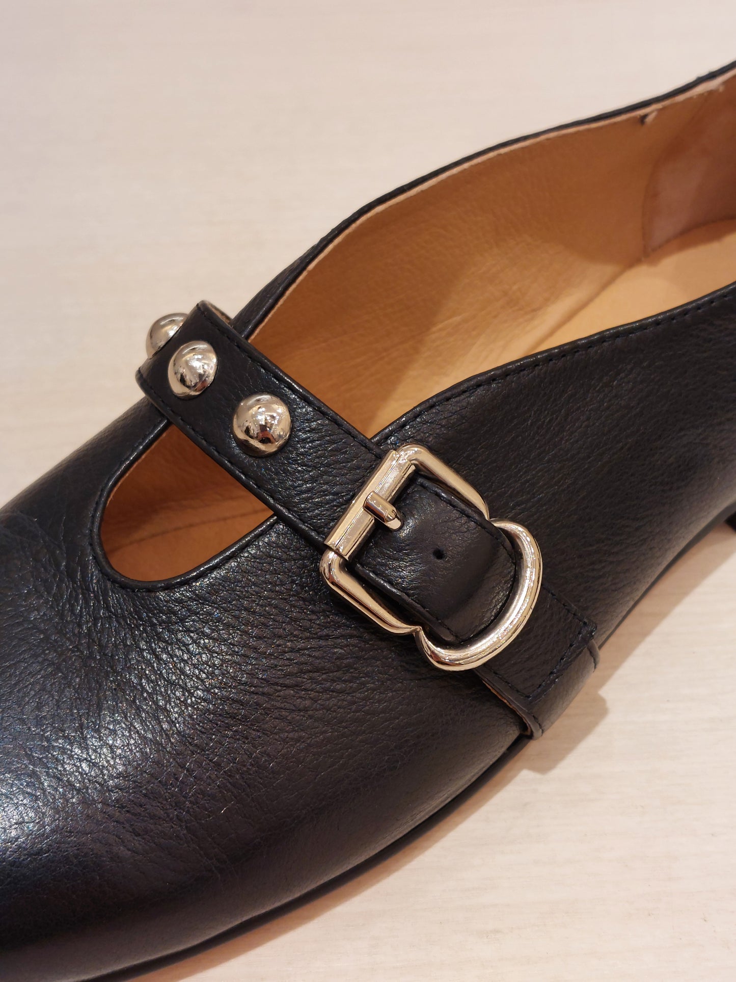 Mollini　スタッズストラップシューズ