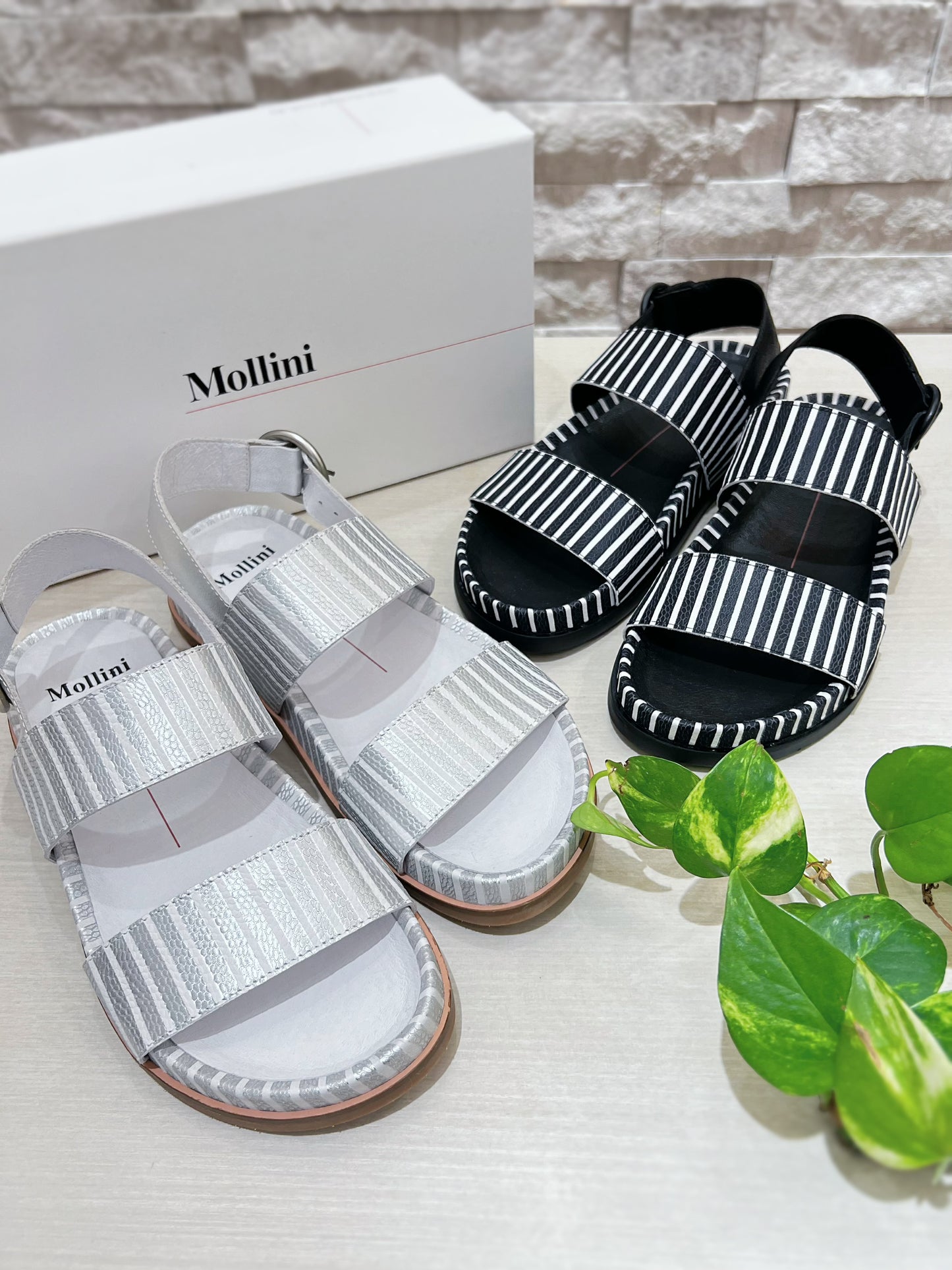 Mollini　ストライプレザーサンダル