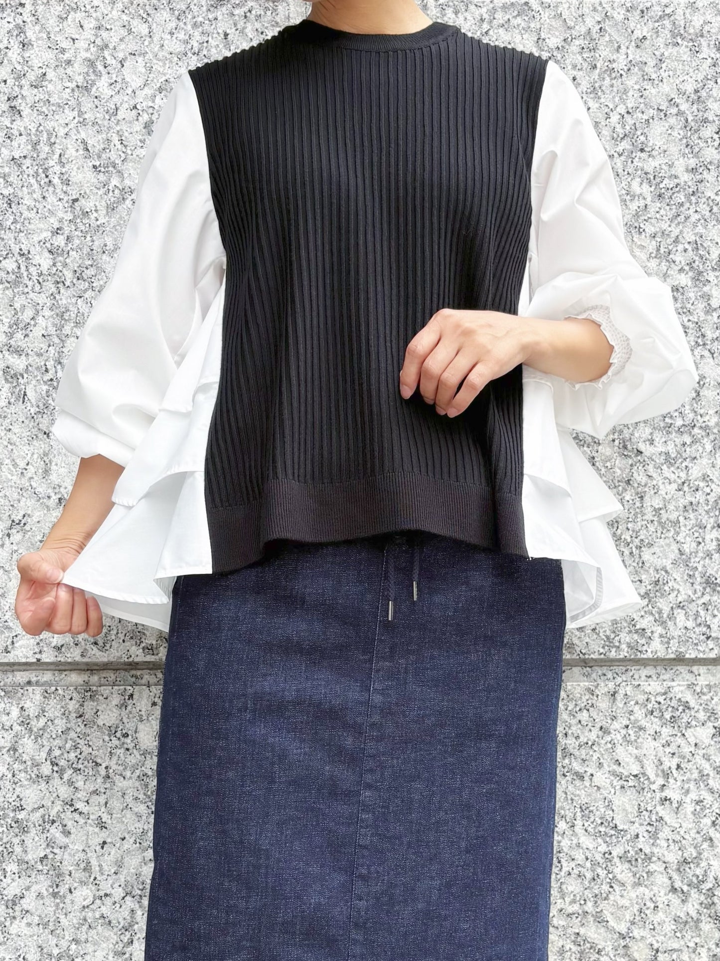 TORRAZZO DONNA　リブニット×ラッフルパーツブラウス