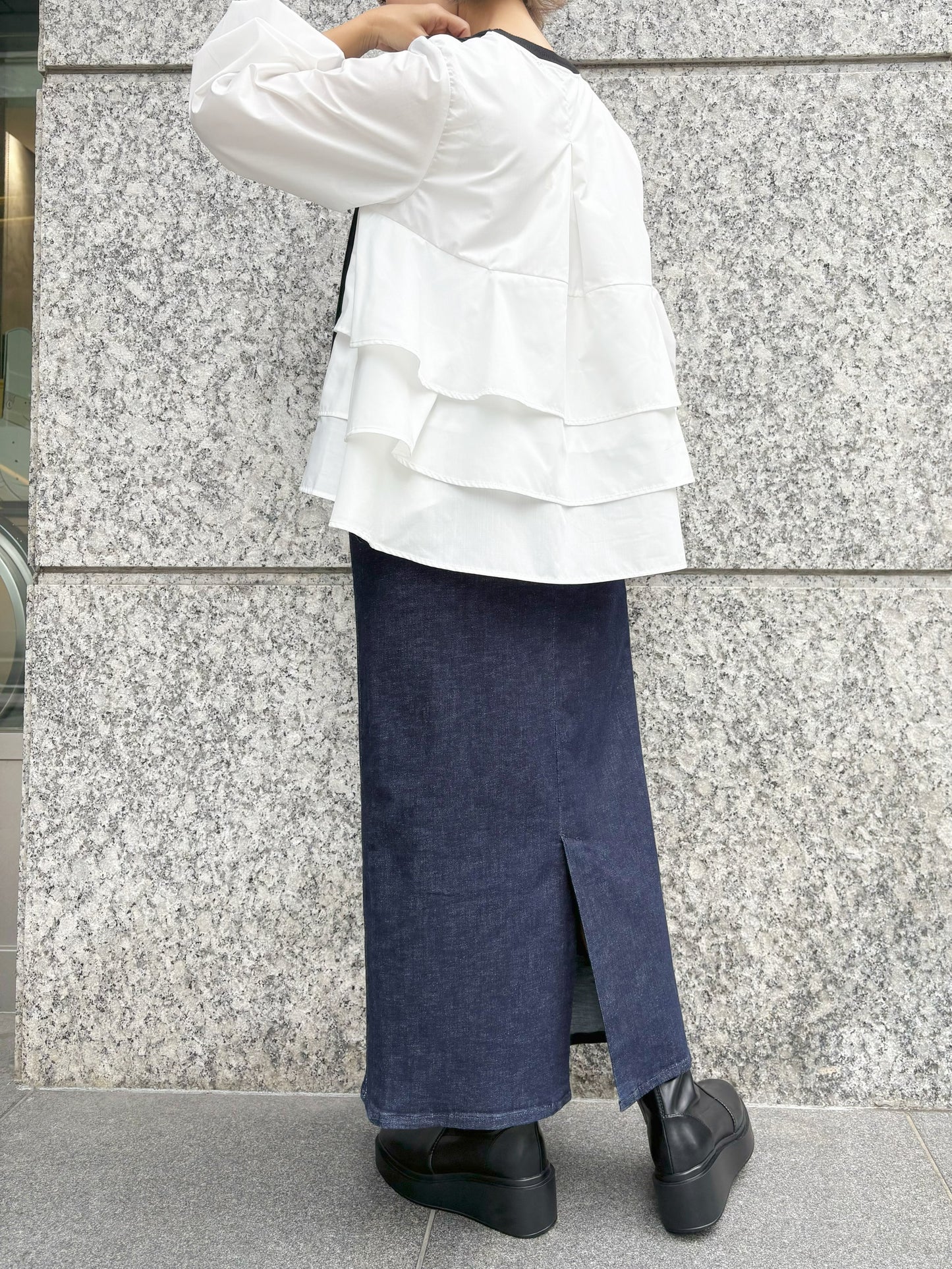 TORRAZZO DONNA　リブニット×ラッフルパーツブラウス