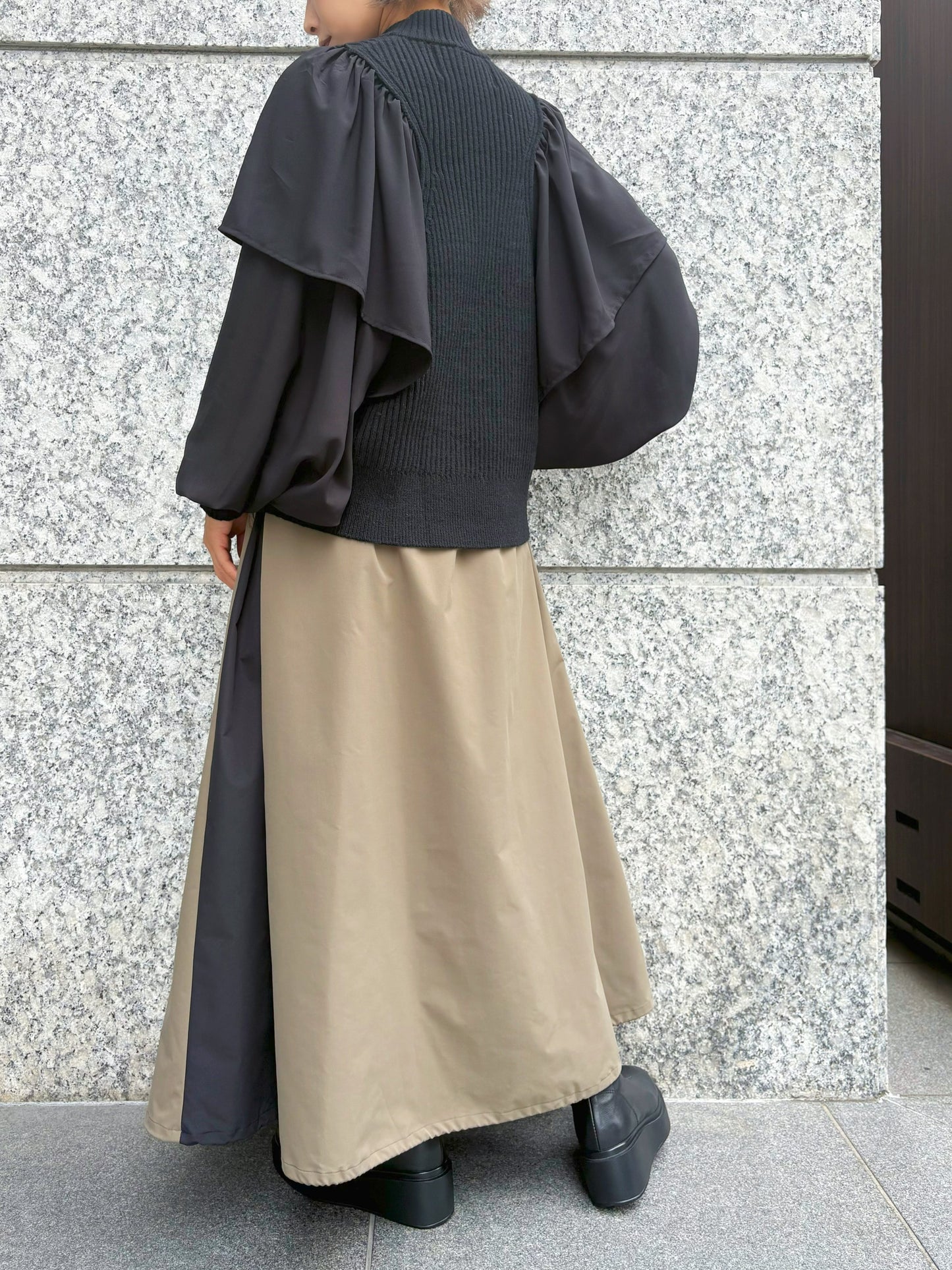 【期間限定SALE】１％　ティアードボリュームスリーブ切替ZIPハイネックニット