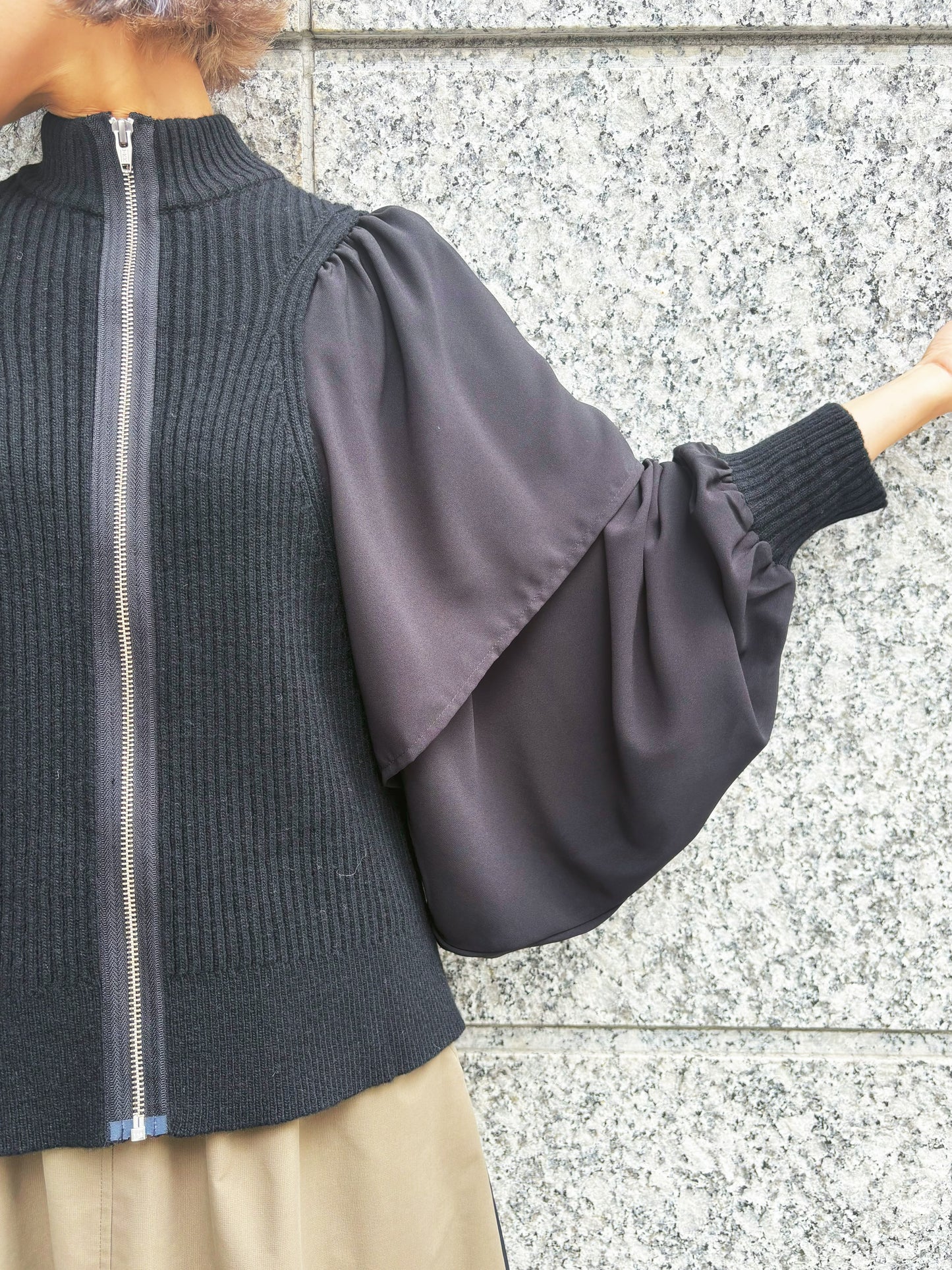 【期間限定SALE】１％　ティアードボリュームスリーブ切替ZIPハイネックニット