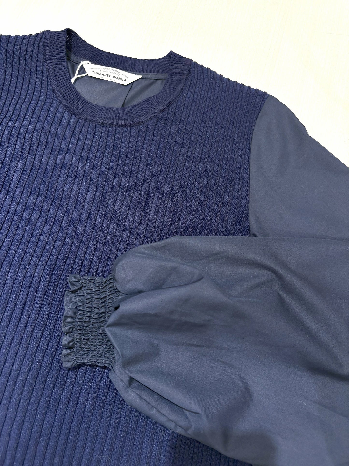 TORRAZZO DONNA　リブニット×ラッフルパーツブラウス
