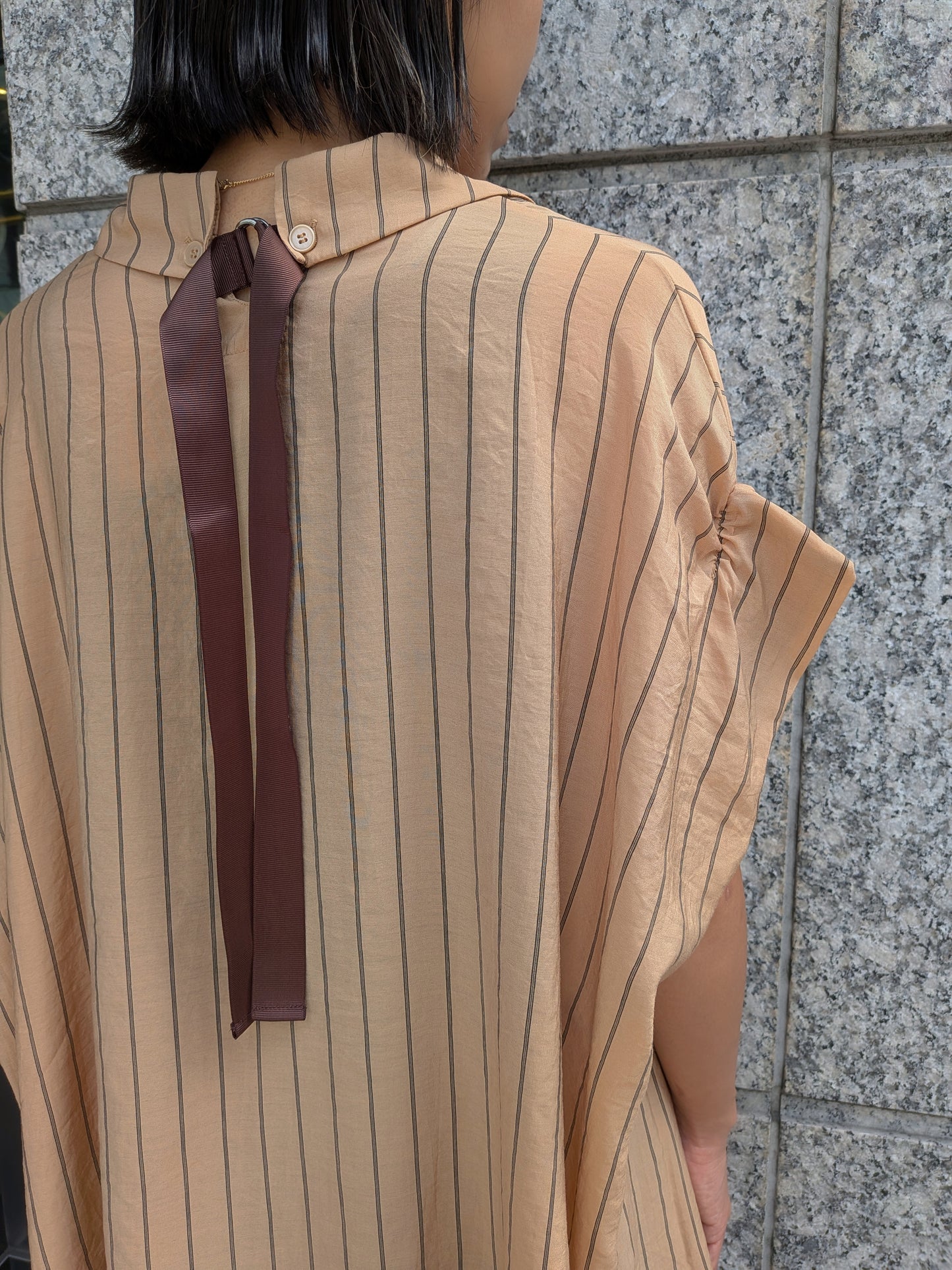 HERENCIA　バックリボンギャザースリーブブラウス
