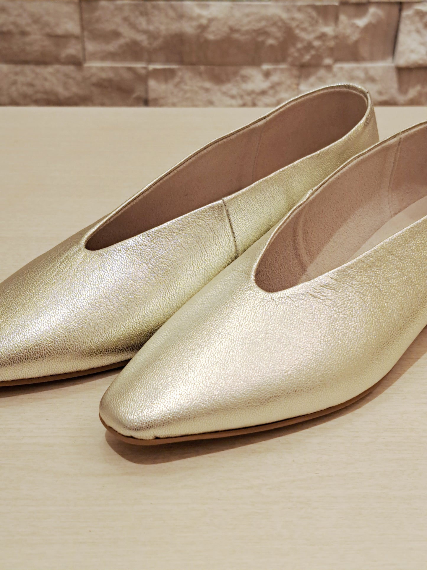 ATELIER BRUGGE ソフトカッターフラットシューズ