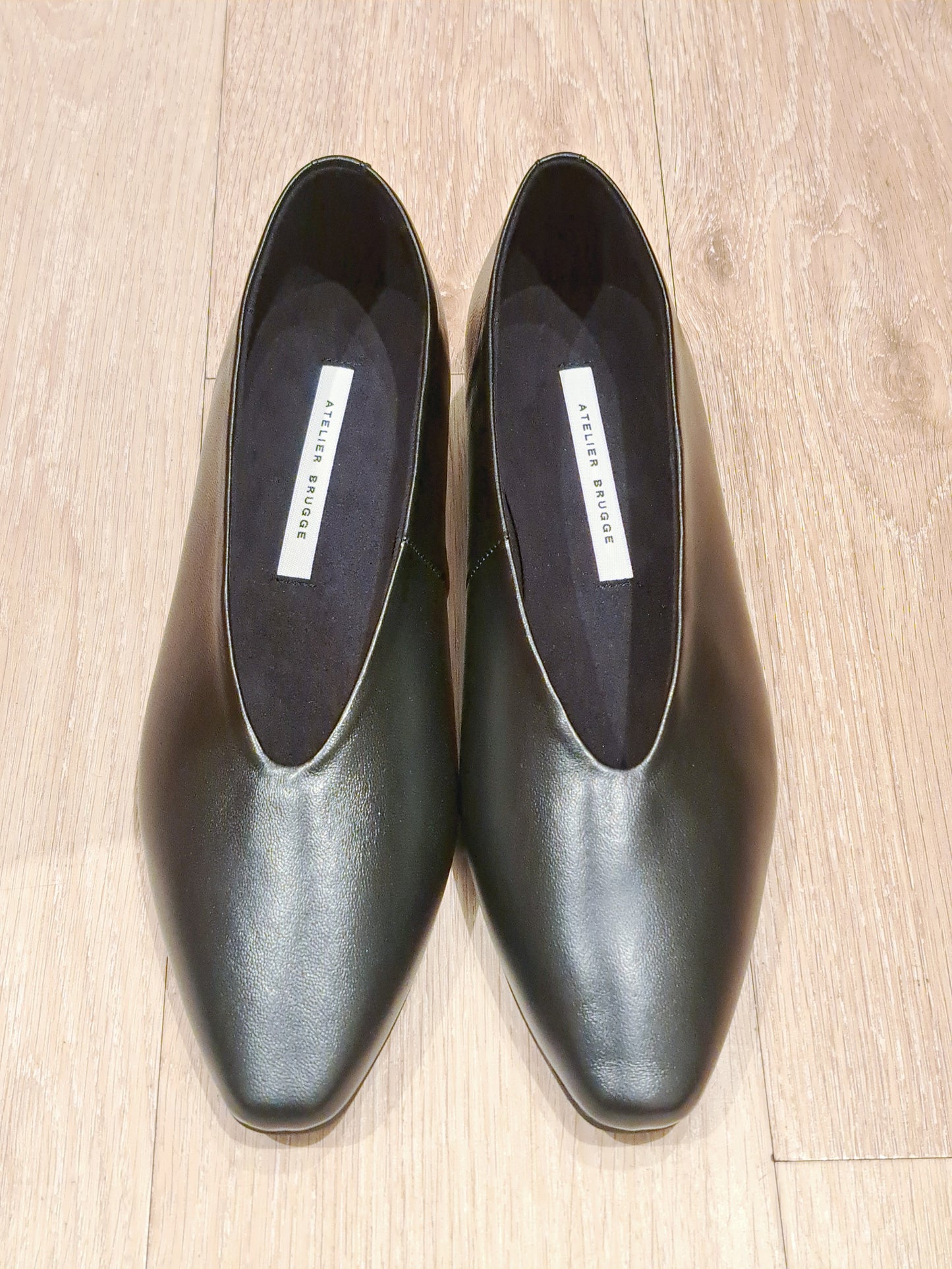 ATELIER BRUGGE ソフトカッターフラットシューズ