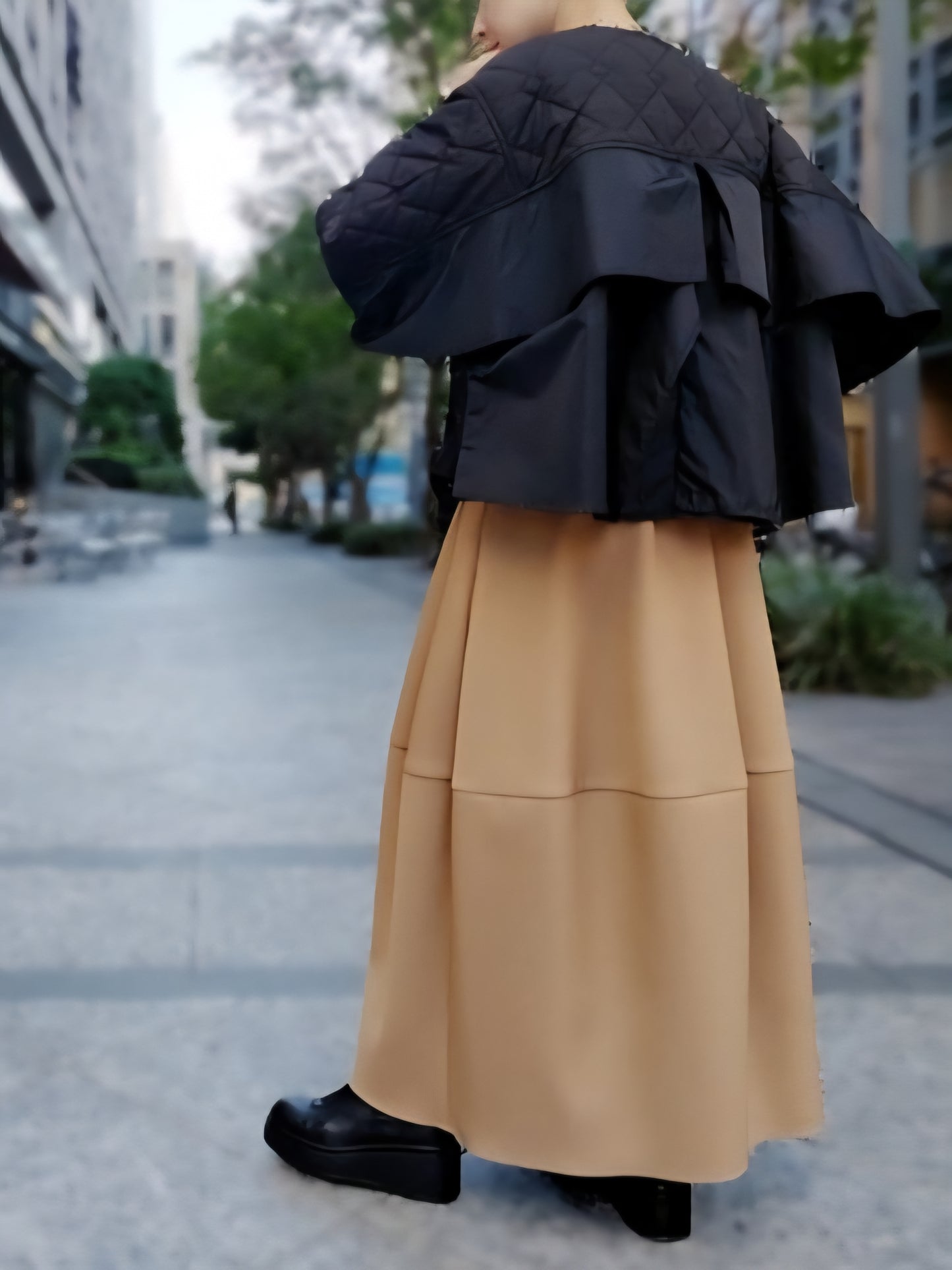 USU gallery　タフタキルティングバックフリルブルゾン