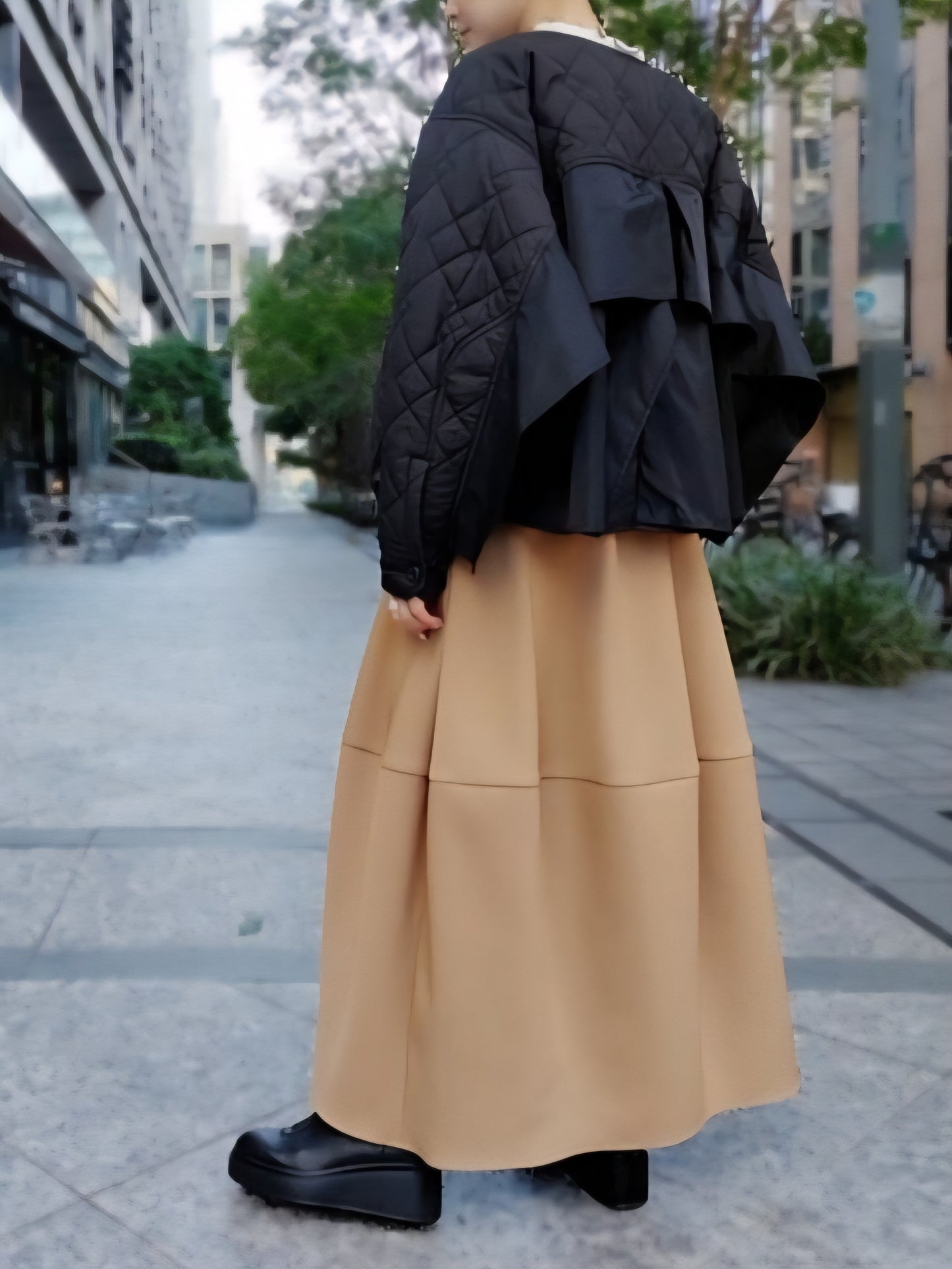 USU gallery　タフタキルティングバックフリルブルゾン