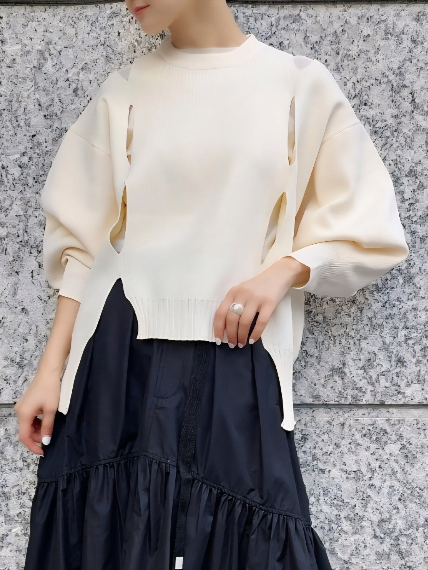 1％ クルーネックホールニット