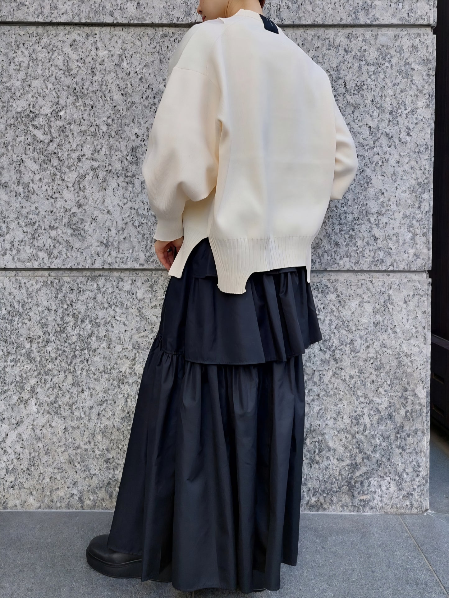 1％ クルーネックホールニット