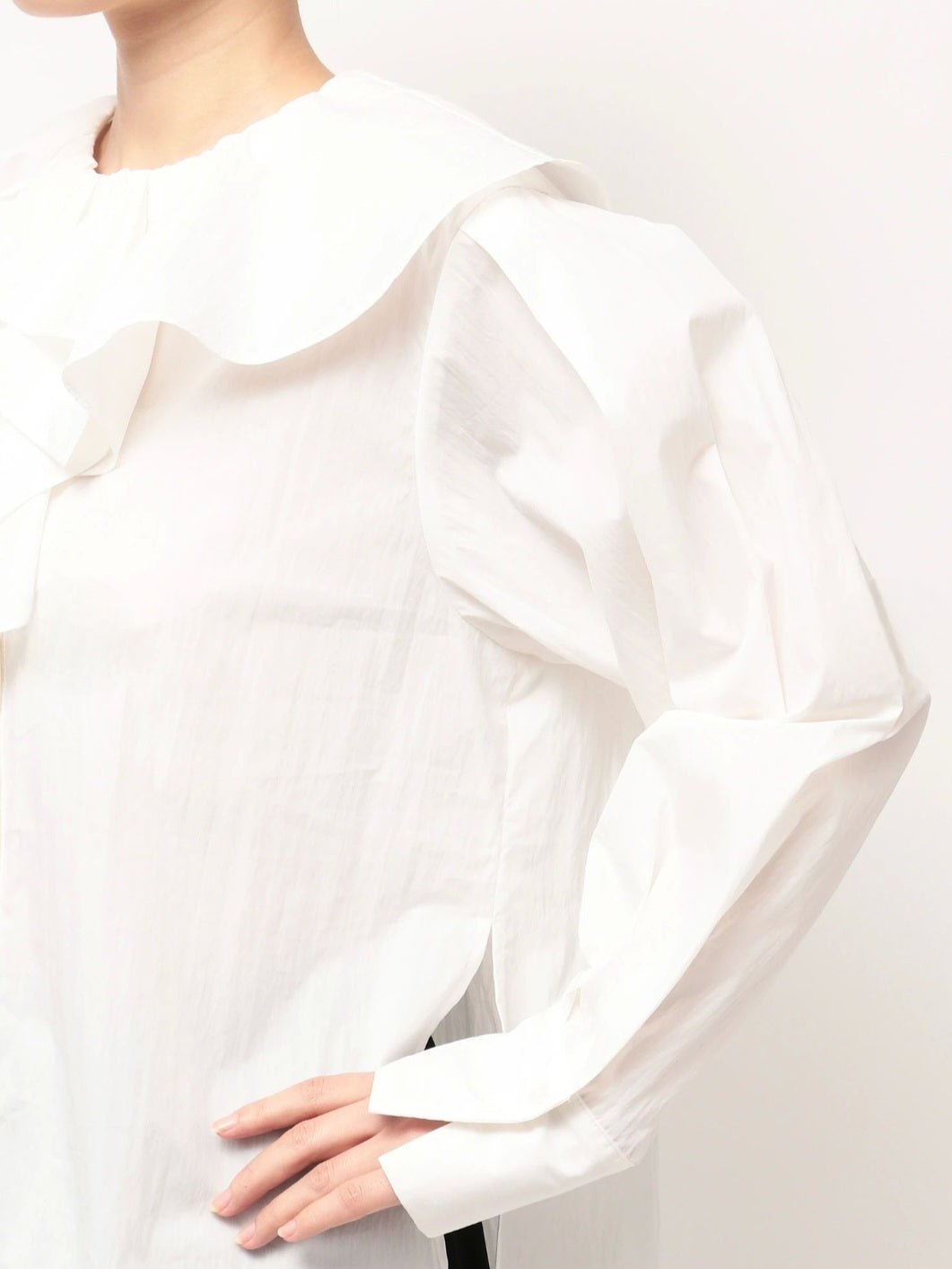 ELENDEEK　アシメラッフルカラーブラウス