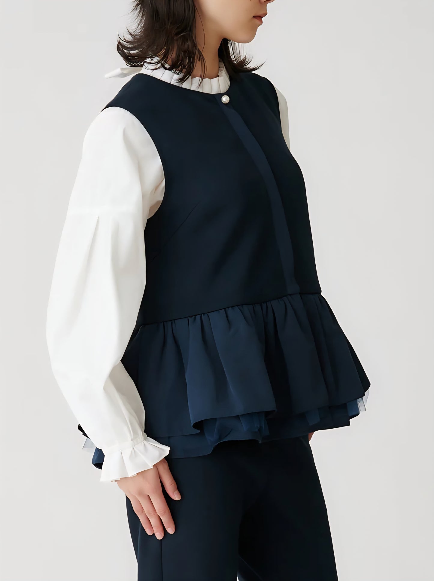 BEATRICE  パールボタンダンボールペプラムベスト　