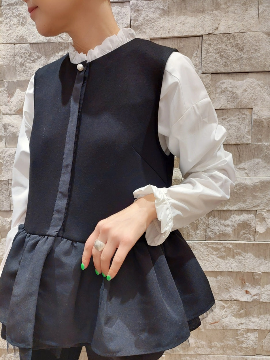 BEATRICE  パールボタンダンボールペプラムベスト　