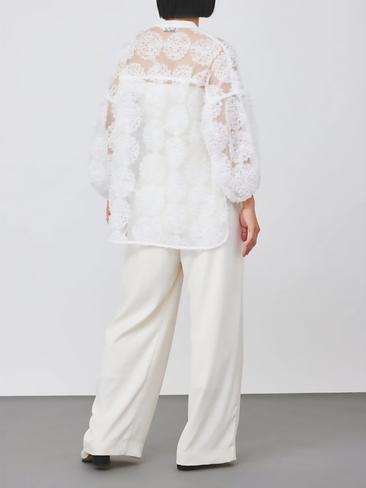 TORRAZZO DONNA フラワーレースバンドカラーふわ袖チュールブラウス