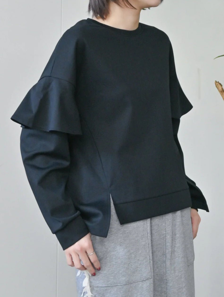 trois　シルキーベアポンチバックフリルプルオーバー