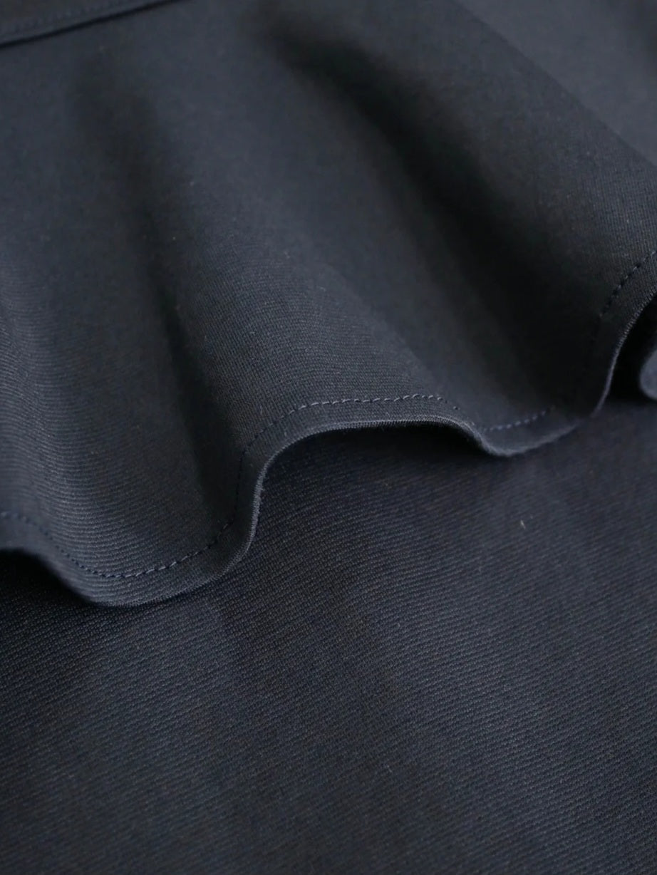 trois　シルキーベアポンチバックフリルプルオーバー