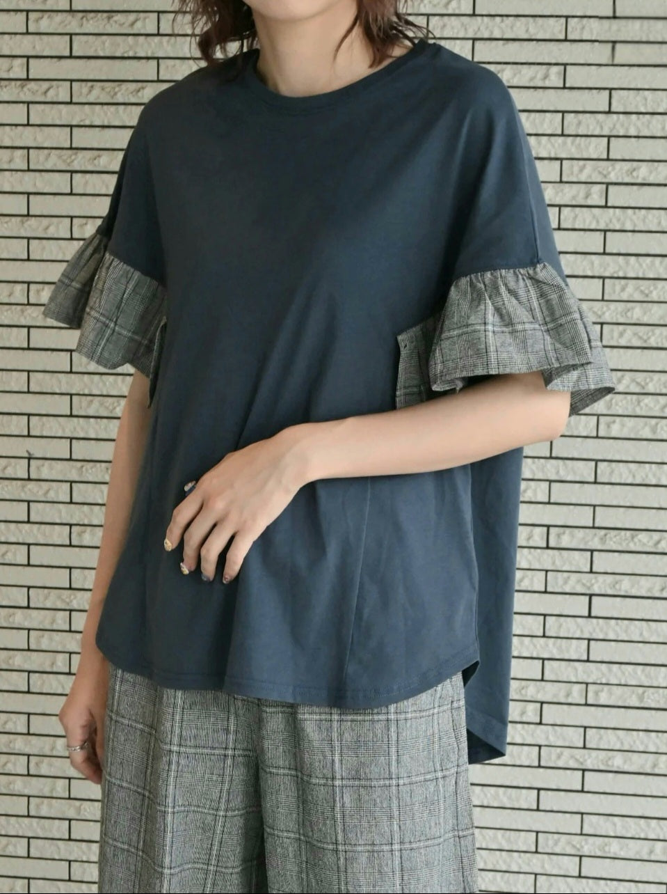 trois チェックフリルスリーブカットソー