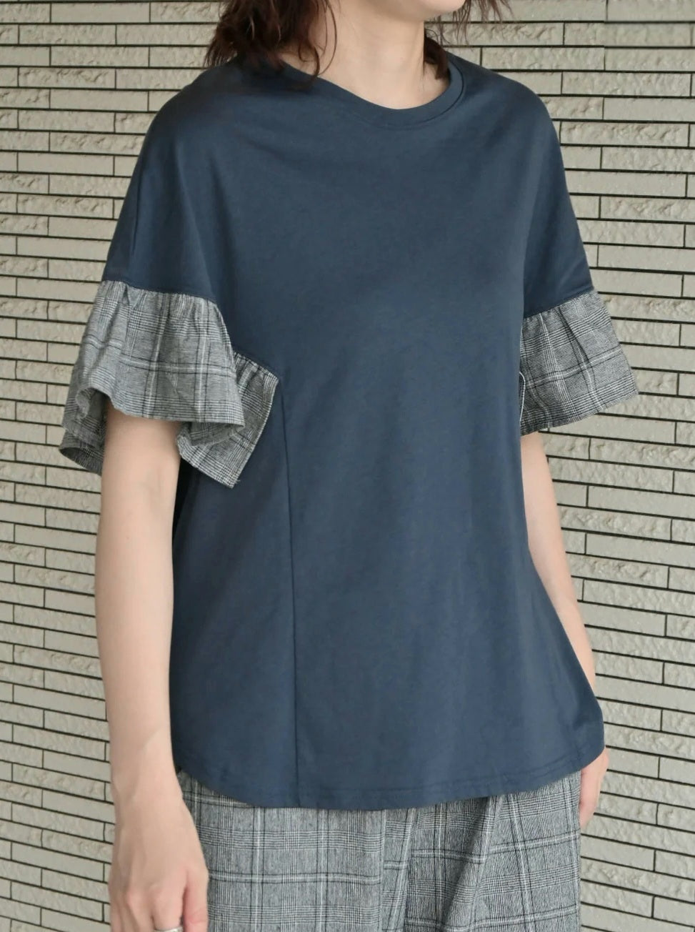 trois チェックフリルスリーブカットソー