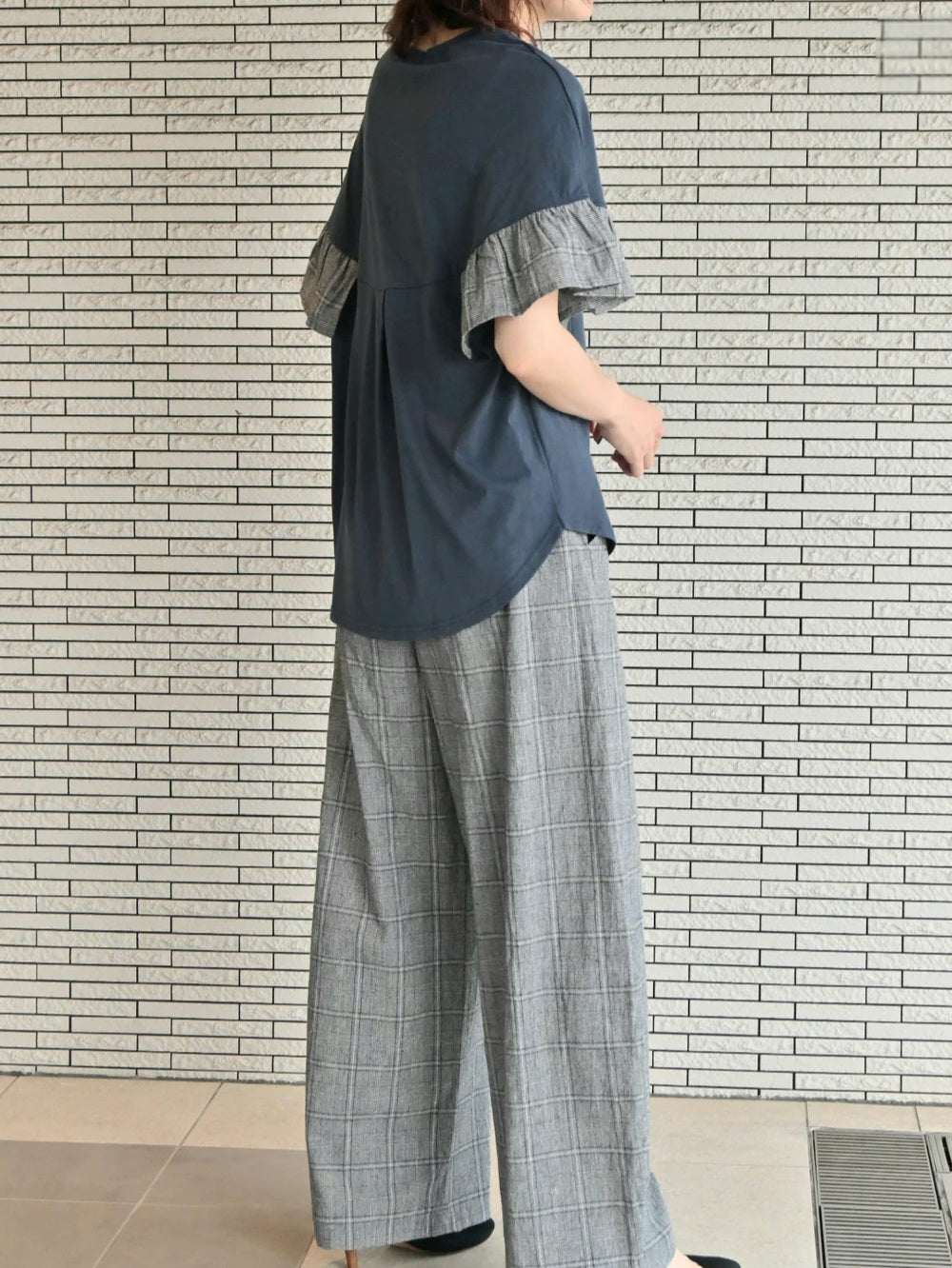 trois チェックフリルスリーブカットソー