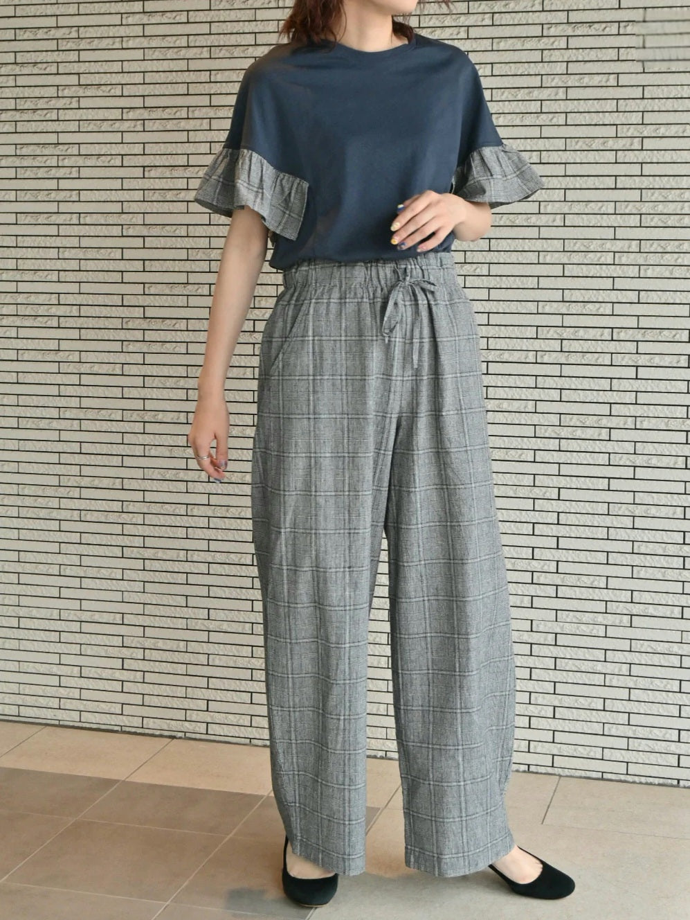 trois チェックフリルスリーブカットソー